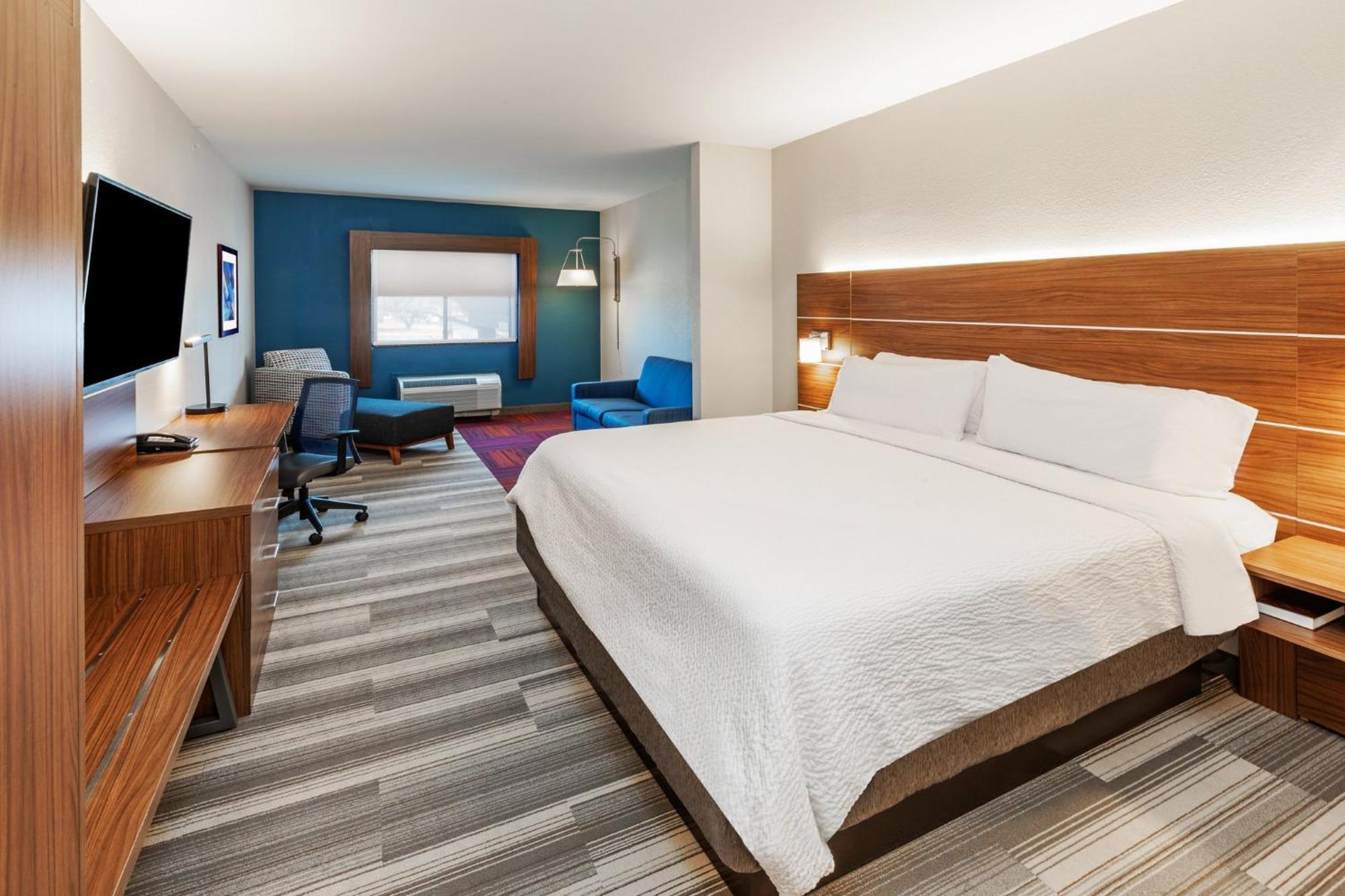 Holiday Inn Express & Suites Del Rio By Ihg Exterior photo