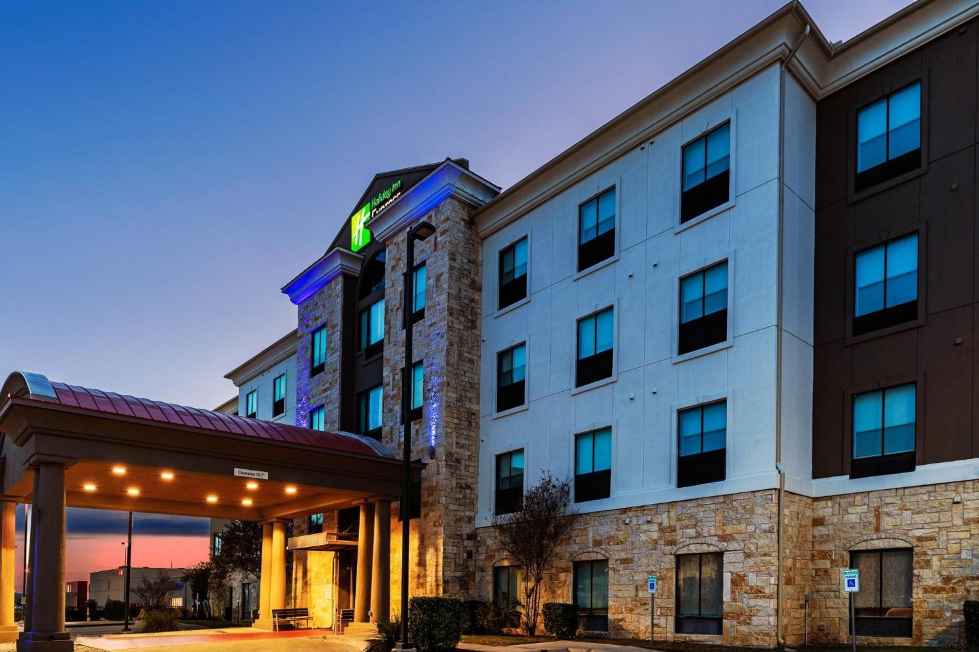 Holiday Inn Express & Suites Del Rio By Ihg Exterior photo