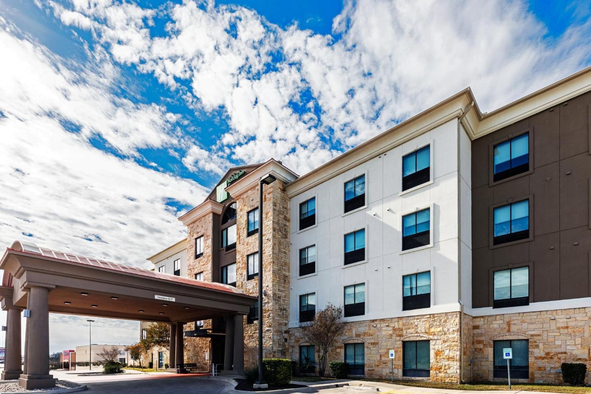 Holiday Inn Express & Suites Del Rio By Ihg Exterior photo